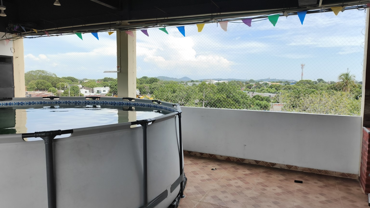 Vista desde la piscina en el lugar de la fiesta